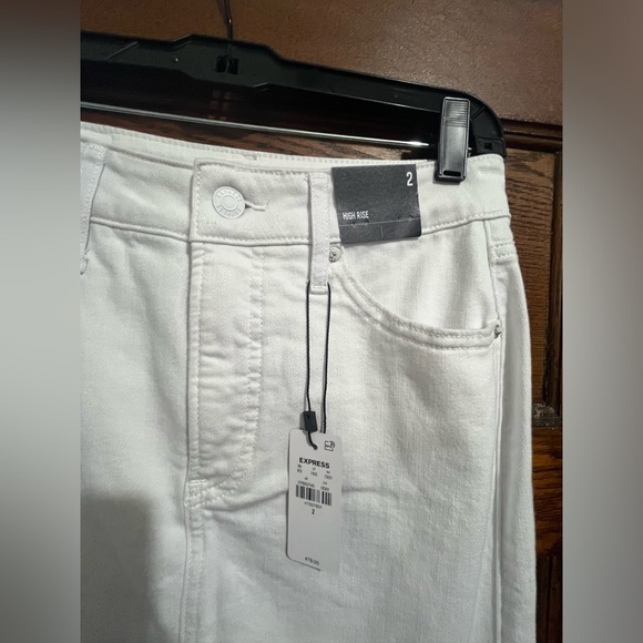 NWT Express Women’s High Waisted White Denim Maxi Skirt
Sz 2 14 - Picture 3 of 4